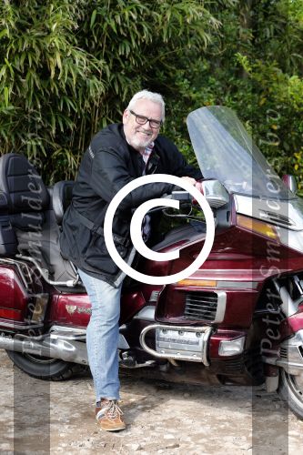 Kortenhoef 20 juni 2012
Feestje van platen maatschappij CNR in Kortenhoef. Ernst daniel Smid op szijn motor
Peter Smulders bv