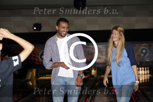 Amsterdam 22 juni 2012
Badr Hari bowlen met Maxim en Joelle Gullit en Estell Cruijff.
Peter Smulders bv