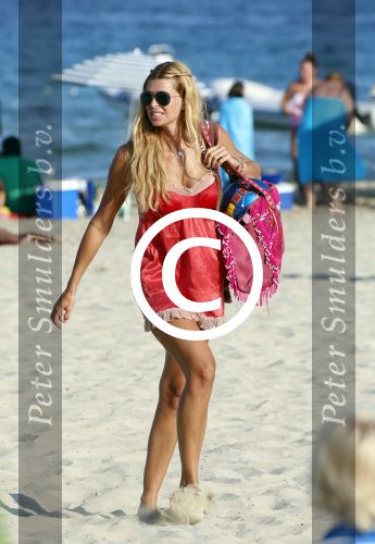 ibiza 29 juli 2012
Estelle Cruijff bij coco beach op het strand.
Peter Smulders bv