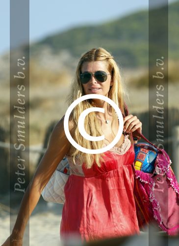 ibiza 29 juli 2012
Estelle Cruijff bij coco beach op het strand.
Peter Smulders bv