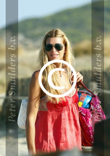 ibiza 29 juli 2012
Estelle Cruijff bij coco beach op het strand.
Peter Smulders bv