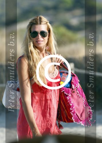 ibiza 29 juli 2012
Estelle Cruijff bij coco beach op het strand.
Peter Smulders bv