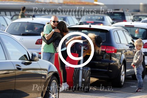 Schiphol 23 juli 2012
Fajah Lourens met zoon en dochter op schiphol. Ze wordt afgezet door een hele goede vriend.
Peter Smulders bv