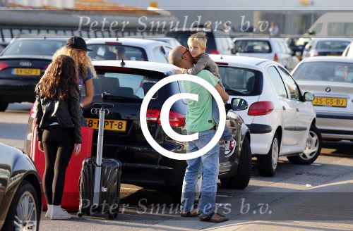 Schiphol 23 juli 2012
Fajah Lourens met zoon en dochter op schiphol. Ze wordt afgezet door een hele goede vriend.
Peter Smulders bv