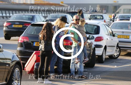Schiphol 23 juli 2012
Fajah Lourens met zoon en dochter op schiphol. Ze wordt afgezet door een hele goede vriend.
Peter Smulders bv