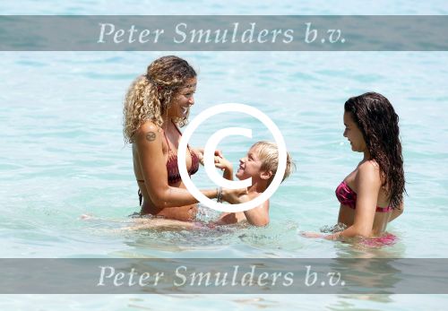 ibiza 29 juli 2012
Fajah Lourens met haar 2 kinderen op vakantie op ibiza.
Peter Smulders bv