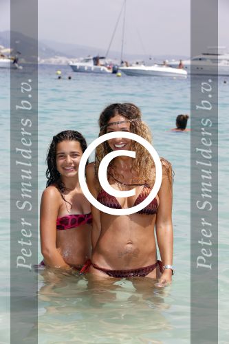 ibiza 29 juli 2012
Fajah Lourens met haar 2 kinderen op vakantie op ibiza.
Peter Smulders bv