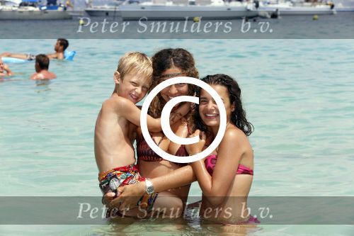 ibiza 29 juli 2012
Fajah Lourens met haar 2 kinderen op vakantie op ibiza.
Peter Smulders bv
