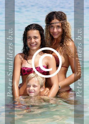 ibiza 29 juli 2012
Fajah Lourens met haar 2 kinderen op vakantie op ibiza.
Peter Smulders bv