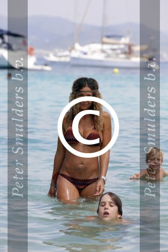 ibiza 29 juli 2012
Fajah Lourens met haar 2 kinderen op vakantie op ibiza.
Peter Smulders bv