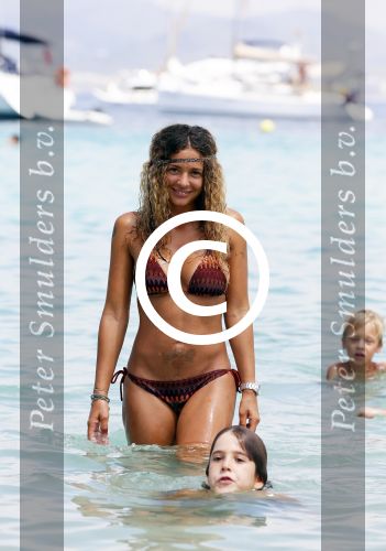 ibiza 29 juli 2012
Fajah Lourens met haar 2 kinderen op vakantie op ibiza.
Peter Smulders bv