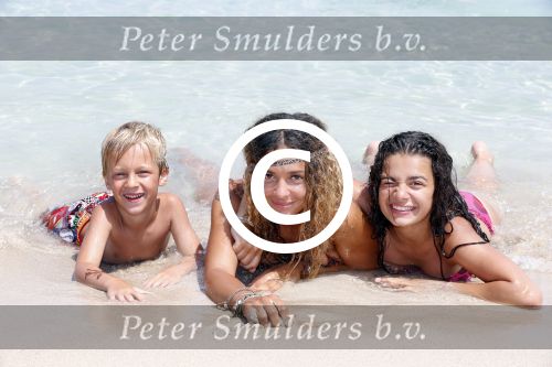 ibiza 29 juli 2012
Fajah Lourens met haar 2 kinderen op vakantie op ibiza.
Peter Smulders bv