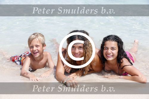 ibiza 29 juli 2012
Fajah Lourens met haar 2 kinderen op vakantie op ibiza.
Peter Smulders bv