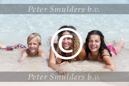 ibiza 29 juli 2012
Fajah Lourens met haar 2 kinderen op vakantie op ibiza.
Peter Smulders bv