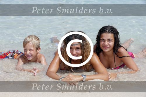 ibiza 29 juli 2012
Fajah Lourens met haar 2 kinderen op vakantie op ibiza.
Peter Smulders bv