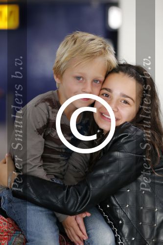 Schiphol 23 juli 2012
Fajah Lourens met zoon en dochter op schiphol. Ze wordt afgezet door een hele goede vriend.
Peter Smulders bv