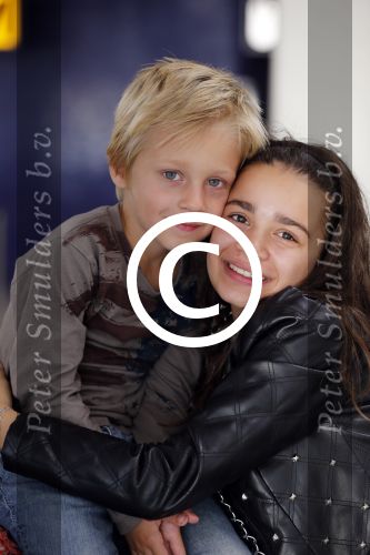 Schiphol 23 juli 2012
Fajah Lourens met zoon en dochter op schiphol. Ze wordt afgezet door een hele goede vriend.
Peter Smulders bv