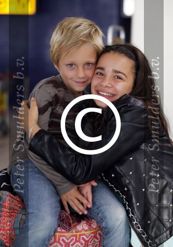 Schiphol 23 juli 2012
Fajah Lourens met zoon en dochter op schiphol. Ze wordt afgezet door een hele goede vriend.
Peter Smulders bv