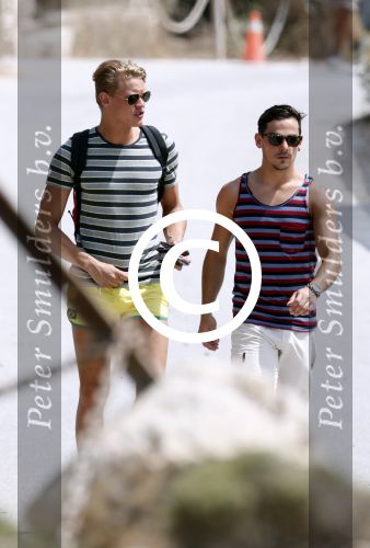 ibiza 1 augustus 2012
Ferry Doedens met zijn nieuwe vriend Nuno Azevedo op het strand bij el seriquito.
Peter Smulders bv