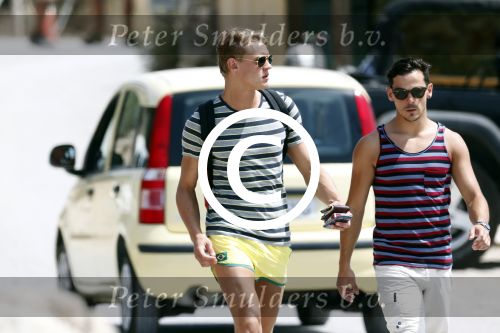 ibiza 1 augustus 2012
Ferry Doedens met zijn nieuwe vriend Nuno Azevedo op het strand bij el seriquito.
Peter Smulders bv