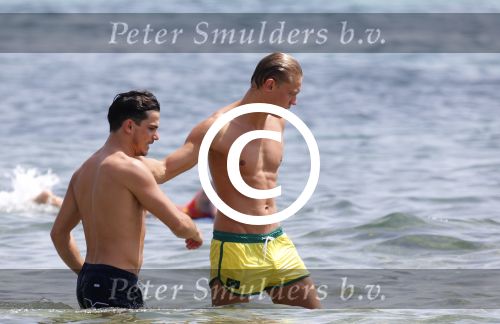 ibiza 1 augustus 2012
Ferry Doedens met zijn nieuwe vriend Nuno Azevedo op het strand bij el seriquito.
Peter Smulders bv