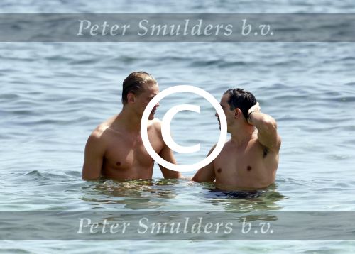ibiza 1 augustus 2012
Ferry Doedens met zijn nieuwe vriend Nuno Azevedo op het strand bij el seriquito.
Peter Smulders bv