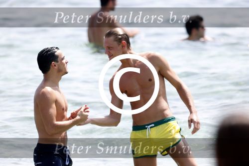 ibiza 1 augustus 2012
Ferry Doedens met zijn nieuwe vriend Nuno Azevedo op het strand bij el seriquito.
Peter Smulders bv