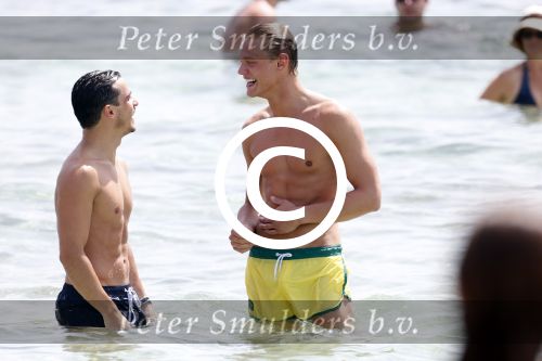 ibiza 1 augustus 2012
Ferry Doedens met zijn nieuwe vriend Nuno Azevedo op het strand bij el seriquito.
Peter Smulders bv