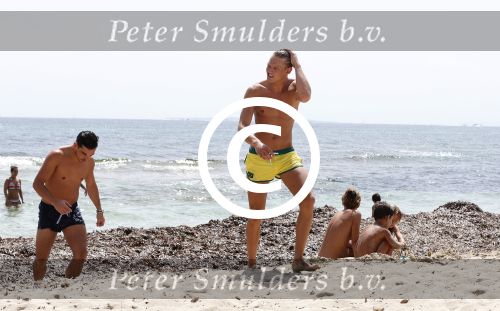 ibiza 1 augustus 2012
Ferry Doedens met zijn nieuwe vriend Nuno Azevedo op het strand bij el seriquito.
Peter Smulders bv
