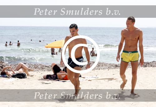 ibiza 1 augustus 2012
Ferry Doedens met zijn nieuwe vriend Nuno Azevedo op het strand bij el seriquito.
Peter Smulders bv