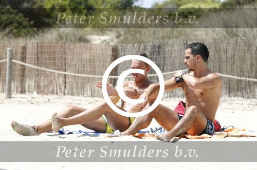 ibiza 1 augustus 2012
Ferry Doedens met zijn nieuwe vriend Nuno Azevedo op het strand bij el seriquito.
Peter Smulders bv