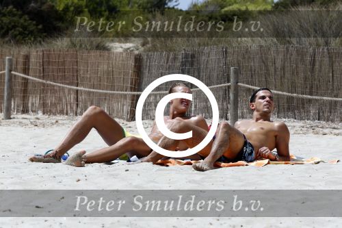 ibiza 1 augustus 2012
Ferry Doedens met zijn nieuwe vriend Nuno Azevedo op het strand bij el seriquito.
Peter Smulders bv