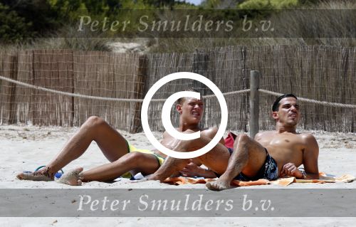 ibiza 1 augustus 2012
Ferry Doedens met zijn nieuwe vriend Nuno Azevedo op het strand bij el seriquito.
Peter Smulders bv