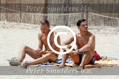 ibiza 1 augustus 2012
Ferry Doedens met zijn nieuwe vriend Nuno Azevedo op het strand bij el seriquito.
Peter Smulders bv