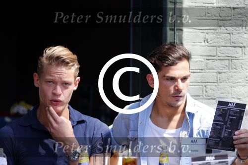 Amsterdam 26 juli 2012
Ferry Doedens met zijn  nieuwe vriend Nuno Azevedo op terras.
Peter Smulders bv