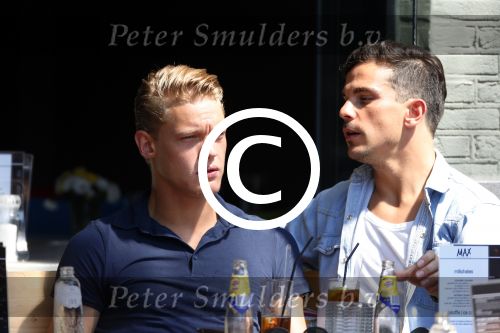 Amsterdam 26 juli 2012
Ferry Doedens met zijn  nieuwe vriend Nuno Azevedo op terras.
Peter Smulders bv
