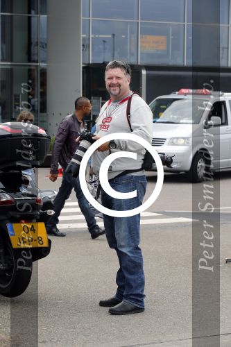 Schiphol 28 juli 2012
Victor Reinier vertrekt op schiphol met zijn vriendin dochter en... op vakantie. Ferry de Kok
Peter Smulders bv