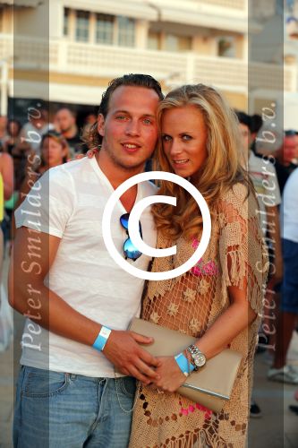 ibiza 10 juli 2012
Fleur Mignon met haar vriend bij de zonsondergang op ibiza.
Peter Smulders bv
