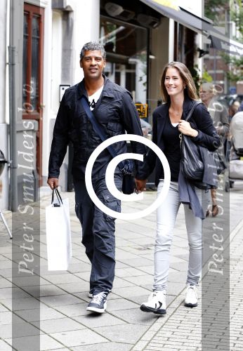 Amsterdam 7 augustus 2012
Frank Rijkaard met zijn vrouw op de cornelis schuytstraat.
Peter Smulders bv