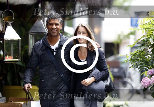 Amsterdam 7 augustus 2012
Frank Rijkaard met zijn vrouw op de cornelis schuytstraat.
Peter Smulders bv