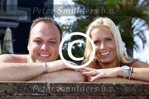 Gran Canaria Las Palmas 9 juli 2012
Frans en Mariska Bauer op zomervakantie met hun zonen Christiaan Frans Jan en Lucas in hotel Villa del Conde. Frans en Mariska met Buddha to Buddha ringen en armbanden
Peter Smulders bv