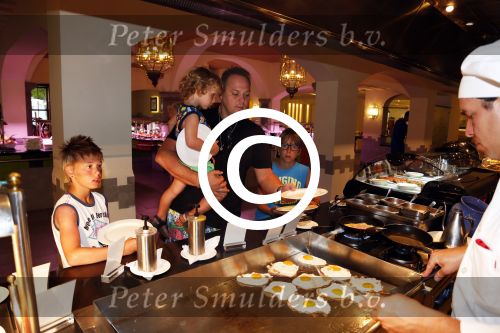 Gran Canaria Las Palmas 9 juli 2012
Frans en Mariska Bauer op zomervakantie met hun zonen Christiaan Frans Jan en Lucas in hotel Villa del Conde.
Peter Smulders bv