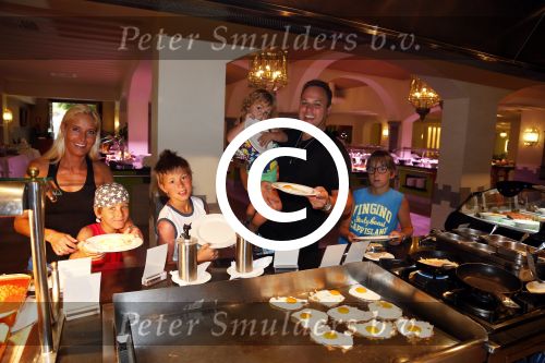 Gran Canaria Las Palmas 9 juli 2012
Frans en Mariska Bauer op zomervakantie met hun zonen Christiaan Frans Jan en Lucas in hotel Villa del Conde.
Peter Smulders bv