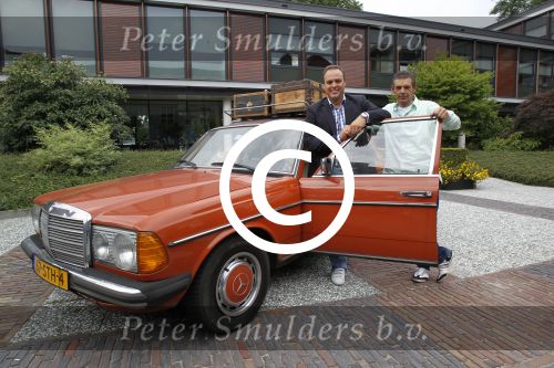 Hilversum, 14 Augustus 2012
Frans Bauer met zijn broer Dorus Bauer t.g.v.
het nieuwe TROS Programma Bauer\'s Zigeunernacht
Zigeunerkamp aan de rand van Boedapest.
Foto Peter Smulders BV