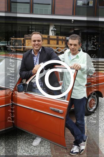 Hilversum, 14 Augustus 2012
Frans Bauer met zijn broer Dorus Bauer t.g.v.
het nieuwe TROS Programma Bauer\'s Zigeunernacht
Zigeunerkamp aan de rand van Boedapest.
Foto Peter Smulders BV