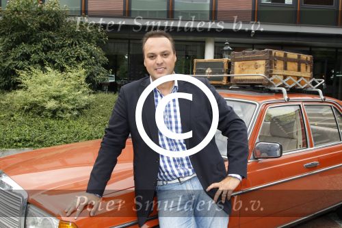 Hilversum, 14 Augustus 2012
Frans Bauer met zijn broer Dorus Bauer t.g.v.
het nieuwe TROS Programma Bauer\'s Zigeunernacht
Zigeunerkamp aan de rand van Boedapest.
Foto Peter Smulders BV