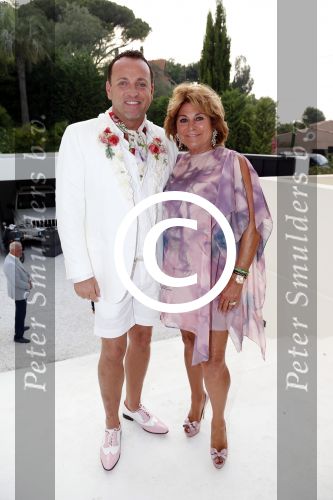 St Tropez 3 augustus 2012
Jan des Bouvrie viert zijn 70e verjaardag thuis bij hem in St Tropez. Gordon met Christine Kronenberg
Peter Smulders bv