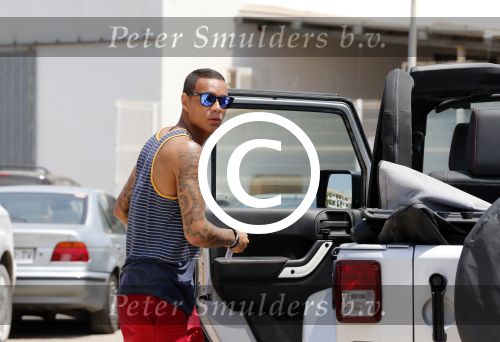 ibiza 11 juli 2012
Gregory v d Wiel met een vriend op vakantie op ibiza. Gregory heeft een stoere Jeep cabrio gehuurd.
Peter Smulders bv