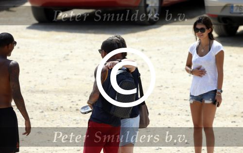 ibiza 11 juli 2012
Gregory v d Wiel met een vriend op vakantie op ibiza. Gregory heeft een stoere Jeep cabrio gehuurd.
Peter Smulders bv