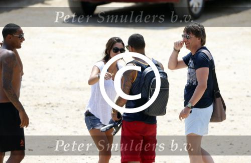 ibiza 11 juli 2012
Gregory v d Wiel met een vriend op vakantie op ibiza. Gregory heeft een stoere Jeep cabrio gehuurd.
Peter Smulders bv